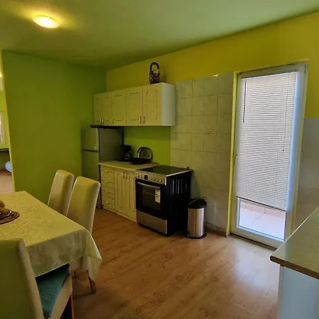 Kristijan Apartman *